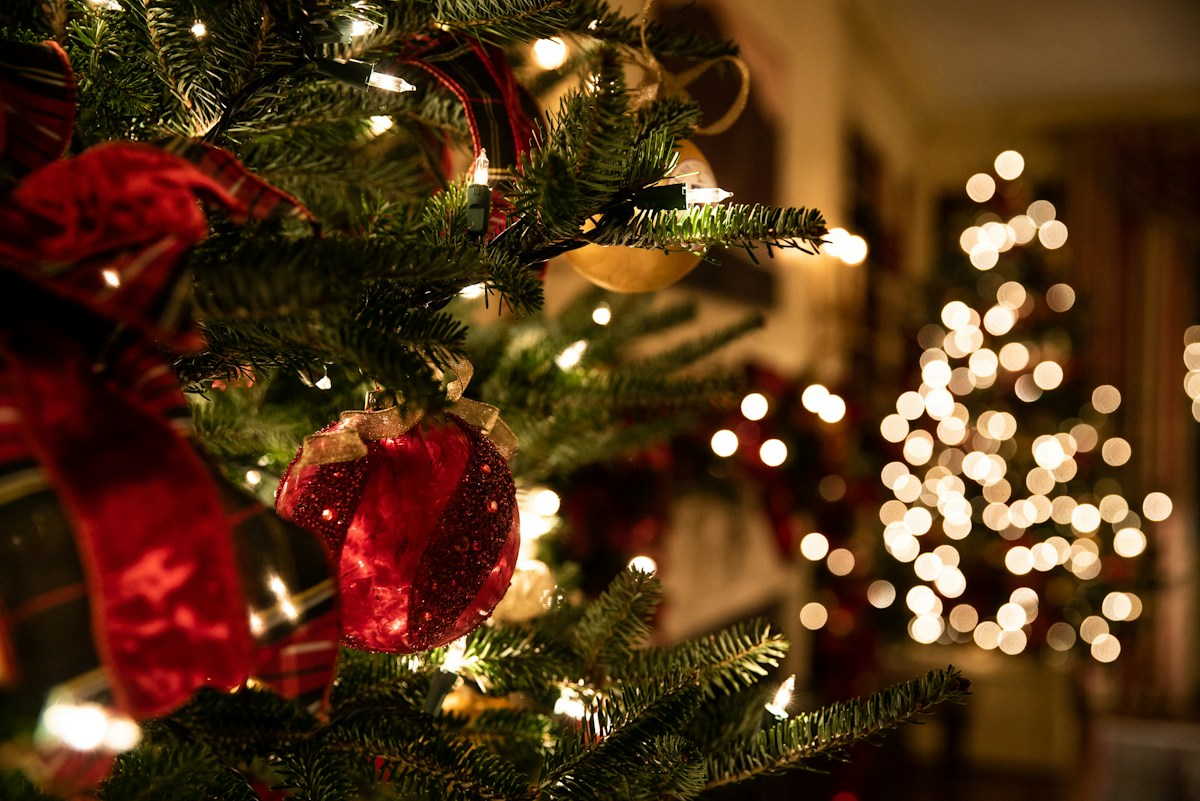 Cây Thông Noel Kẽm Nhung Mini Để Bàn Làm Việc Đẹp Nhất 2026