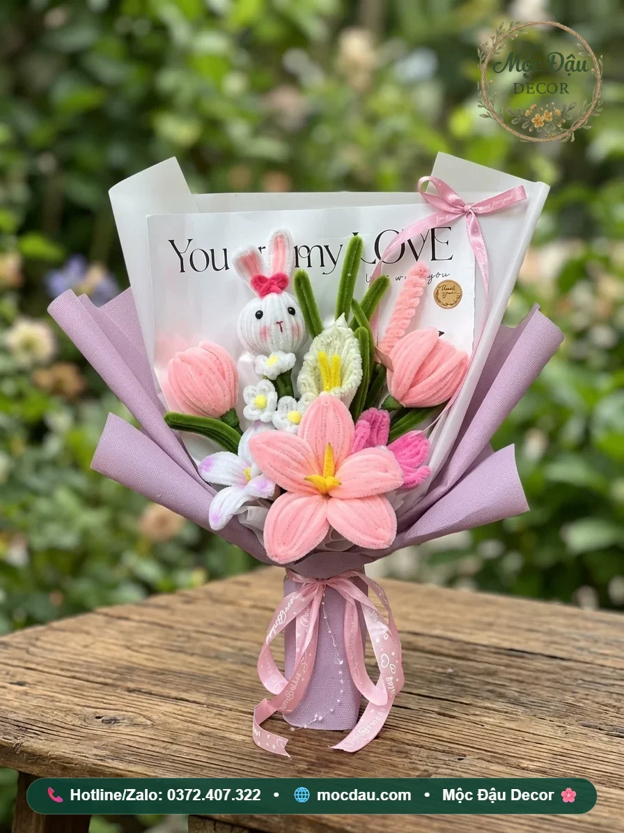 Bó hoa tulip hồng kèm đầu thỏ trắng